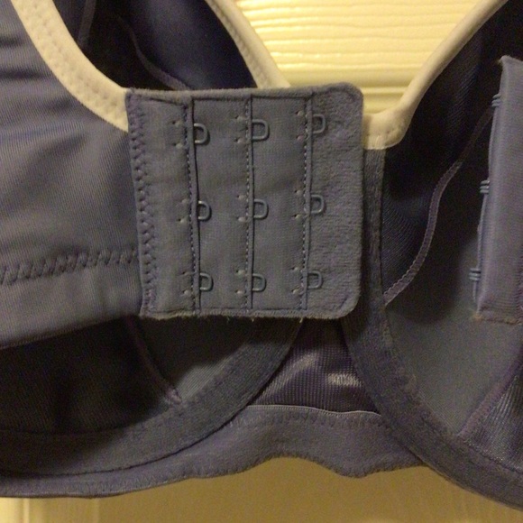 WACOAL - Lindsay Contour Sport Underwire Bra -Size 36D - Picture 4 of 9